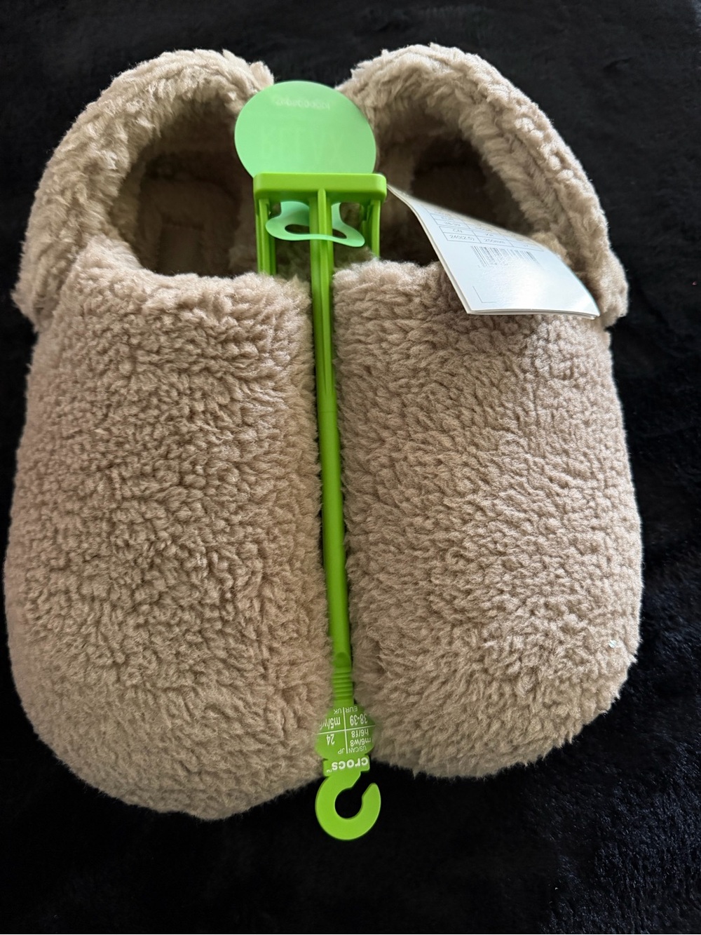 Brand New Croc Cozzzy Slipper Mushroom Size 8